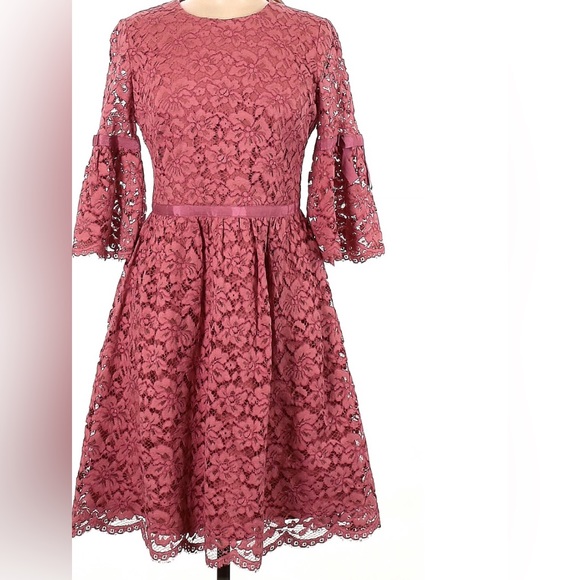 Gal Meets Glam Mauve Lace Josephine Dress - Picture 5 of 6